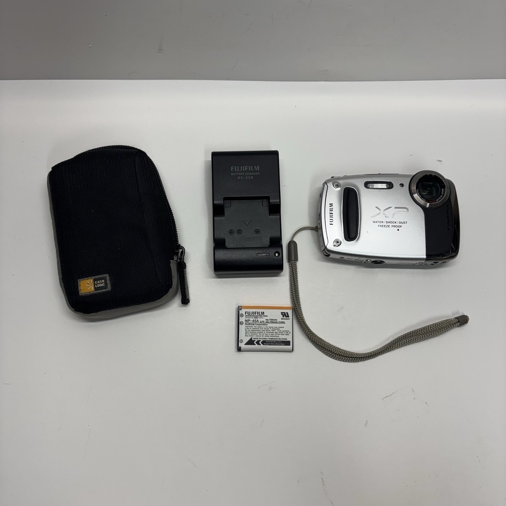 FUJIFILM FinePix XP50 Silver Digital Camera Water/shock/dust/freeze Proof TESTED